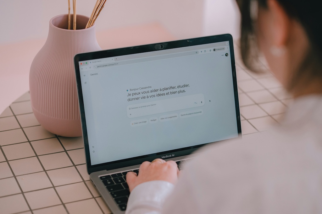 AIを活用してWebライティングを効率化するイメージ